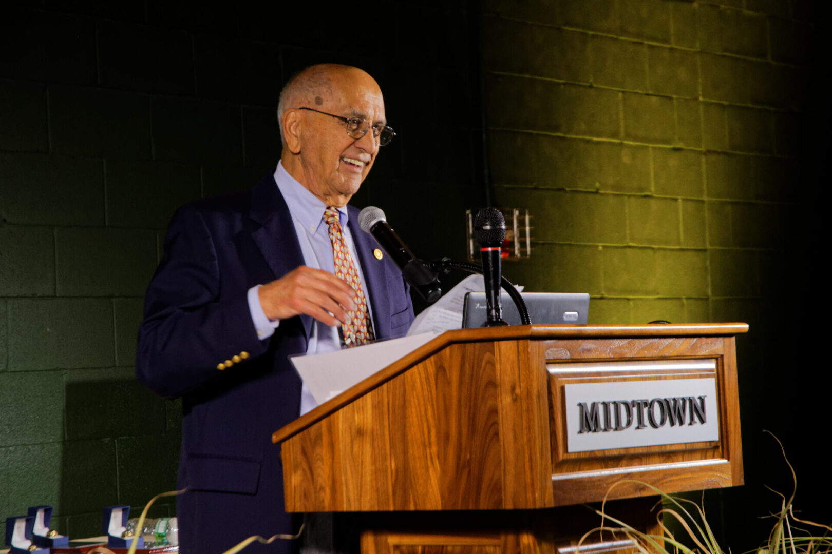 A man standing at the podium speaking to an audience.